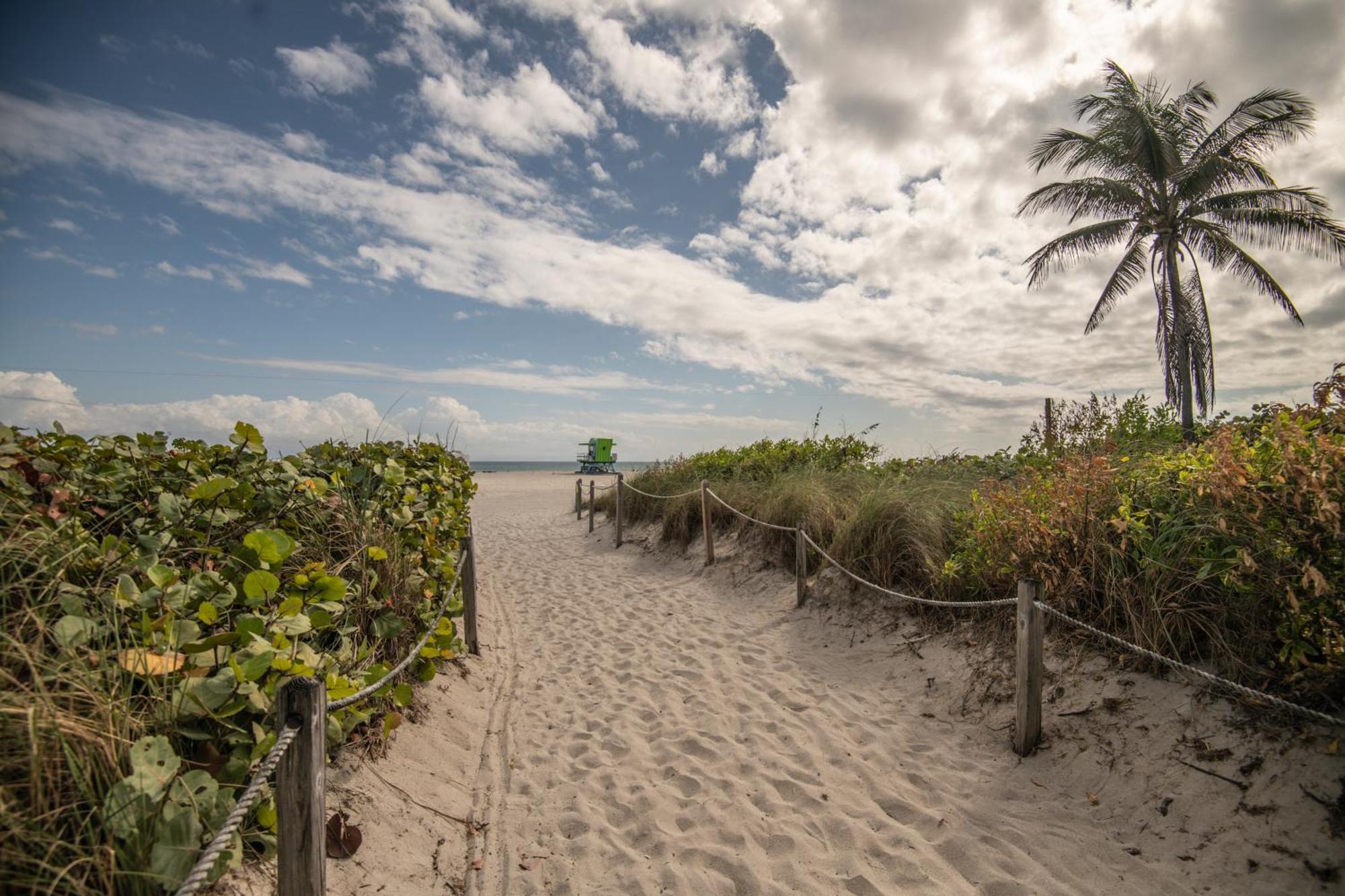 Renzzi On The Beach Miami Beach Exterior photo